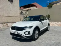 Usata VW T-Roc Life 116 CV (85 kW) 2023 Pure white/nero SUV