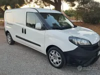 Usata Fiat Doblò Lounge 105 CV (77 kW) 2021 Bianco Monovolume