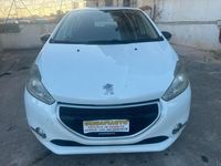 Usata Peugeot 208 Access 68 CV (50 kW) 2014 Bianco Utilitaria