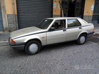 Usata Alfa Romeo 75 110 CV (80 kW) 1987 Grigio Berlina