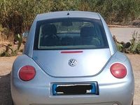 Usata VW New Beetle 105 CV (77 kW) 2004 Blu Utilitaria