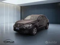 Usata VW T-Roc R-line 150 CV (110 kW) 2024 Nero SUV