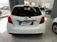 Usata Toyota Yaris Lounge 90 CV (66 kW) 2015 Bianco Utilitaria