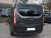 Usata Ford Tourneo Titanium 170 CV (125 kW) 2023 Grigio Monovolume
