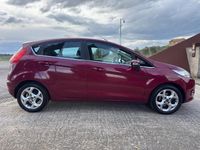 Usata Ford Fiesta Titanium 92 CV (67 kW) 2010 Viola Utilitaria