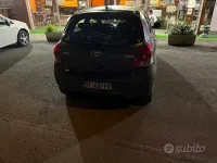 Usata Toyota Yaris 69 CV (50 kW) 2009 Grigio Utilitaria