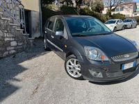 Usata Ford Fiesta 69 CV (50 kW) 2006 Grigio Utilitaria