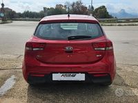 Usata Kia Rio 101 CV (74 kW) 2017 Rosso Berlina