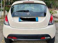 Usata Lancia Ypsilon 69 CV (50 kW) 2018 Bianco Utilitaria