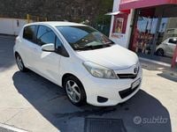 Usata Toyota Yaris Style 90 CV (66 kW) 2012 Bianco Utilitaria