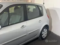 Usata Renault Scenic E-Tech 111 CV (81 kW) 2009 Grigio Monovolume