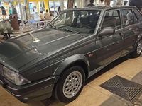 Usata Alfa Romeo 75 148 CV (108 kW) 1988 Verde Berlina