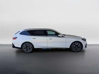 Nuova BMW 520 197 CV (144 kW) 2026 Mineral white metallizzato Station wagon