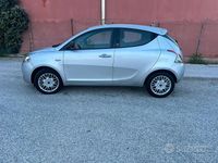 Usata Lancia Ypsilon 69 CV (50 kW) 2016 Grigio Utilitaria