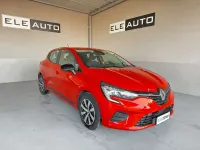 Usata Renault Clio V Equilibre 65 CV (47 kW) 2024 Arancione Berlina