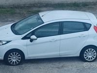 Usata Ford Fiesta 75 CV (55 kW) 2011 Bianco Utilitaria