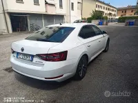 Usata Skoda Superb 190 CV (139 kW) 2017 Bianco Berlina