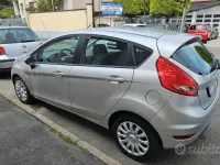 Usata Ford Fiesta 60 CV (44 kW) 2011 Grigio Berlina