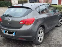 Usata Opel Astra 140 CV (102 kW) 2013 Berlina