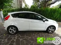 Usata Ford Fiesta Titanium 97 CV (71 kW) 2012 Bianco Berlina
