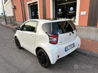 Usata Toyota iQ Trend 68 CV (50 kW) 2011 Bianco Utilitaria