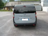 Usata Ford Tourneo Courier 125 CV (91 kW) 2024 Verde Monovolume