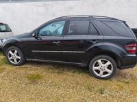 Käytetty Mercedes ML320 224 HP (164 kW) 2007 Musta Katumaasturi