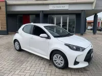 Usata Toyota Yaris Hybrid Active 116 CV (85 kW) 2025 Bianco Berlina