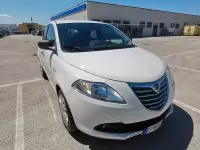 Usado Lancia Ypsilon Silver 69 HP (50 kW) 2016 Branco Citadino