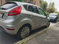 Usata Ford Fiesta Titanium 80 CV (58 kW) 2011 Grigio Utilitaria