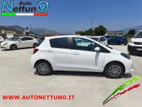 Usado Toyota Yaris Lounge 69 CV (50 kW) 2015 Blanco Berlina