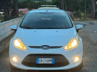 Usata Ford Fiesta 70 CV (51 kW) 2012 Bianco Berlina