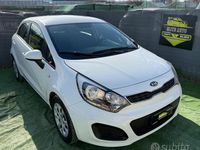 Usata Kia Rio 86 CV (63 kW) 2013 Bianco Berlina