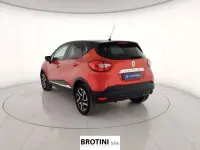 Usata Renault Captur Zen 90 CV (66 kW) 2016 Rosso metallizzato SUV