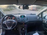 Usata Ford Fiesta 95 CV (69 kW) 2014 Grigio Utilitaria