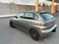 Usata Seat Ibiza 75 CV (55 kW) 2005 Grigio Utilitaria