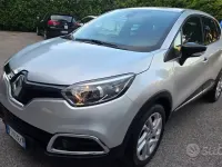 Usado Renault Captur 120 CV (88 kW) 2017 Gris SUV