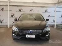 Usata Volvo V60 Kinetic 115 CV (84 kW) 2015 Nero Station wagon