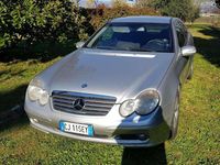 Usata Mercedes C220 Avantgarde 143 CV (105 kW) 2003 Argento Coupé