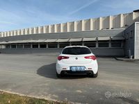 Usata Alfa Romeo Giulietta 105 CV (77 kW) 2011 Bianco Utilitaria
