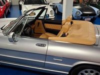 Begagnad Alfa Romeo Spider 122 HK (89 kW) 1992 Silver Cab