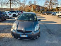 Usata Toyota Yaris 69 CV (50 kW) 2010 Grigio Utilitaria