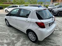 Usata Toyota Yaris Active 69 CV (50 kW) 2014 Grigio Berlina