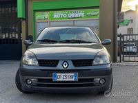 Usata Renault Clio II Initiale 82 CV (60 kW) 2003 Argento Berlina