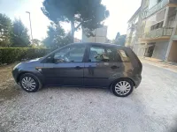 Usata Ford Fiesta Ghia 75 CV (55 kW) 2004 Bluazzurro Utilitaria