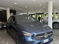 Usata Mercedes B180 Premium 116 CV (85 kW) 2022 Blu Utilitaria
