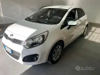 Usata Kia Rio EX 85 CV (62 kW) 2012 Bianco Berlina