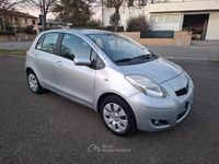 Usata Toyota Yaris 69 CV (50 kW) 2009 Grigio Berlina