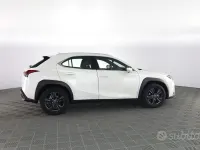 Usata Lexus UX 152 CV (111 kW) 2024 Bianco perla SUV