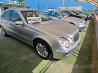 Usata Mercedes E270 176 CV (129 kW) 2003 Grigio Berlina